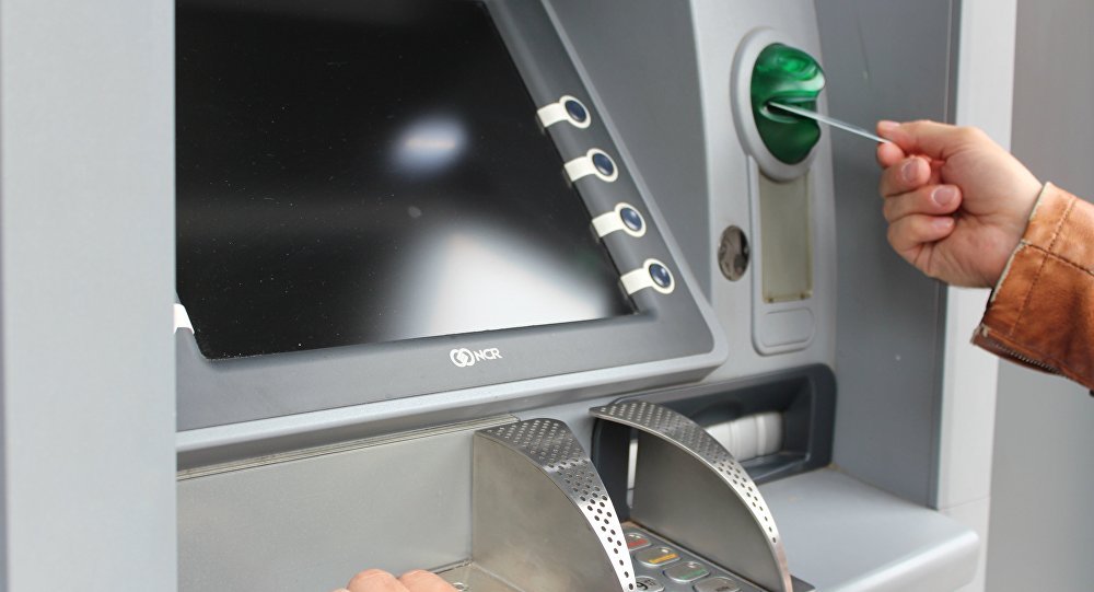 Житель Кокшетау забрал оставленные полмиллиона тенге в банкомате