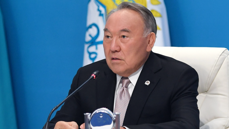 Назарбаев Nur Otan Саяси кеңесінің бюросын шақыру туралы қаулыға қол қойды