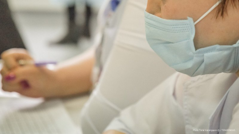 Более десятка сотрудников больницы заразились коронавирусом в Костанайской области 