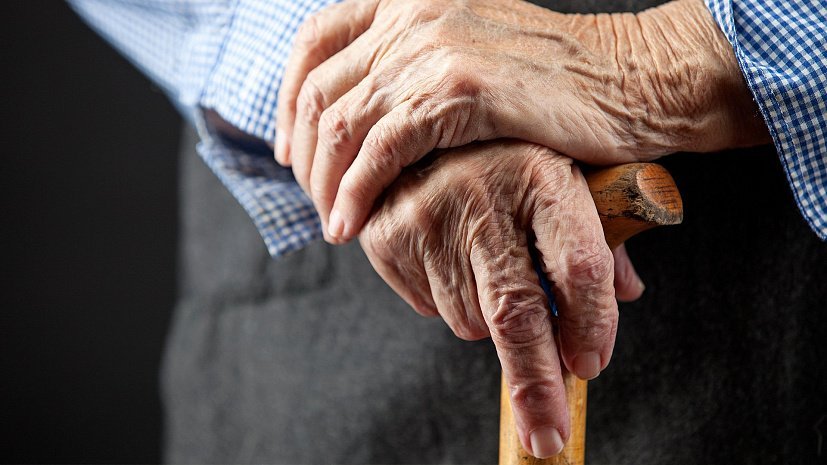 82-летнего пенсионера ограбили в Риддере