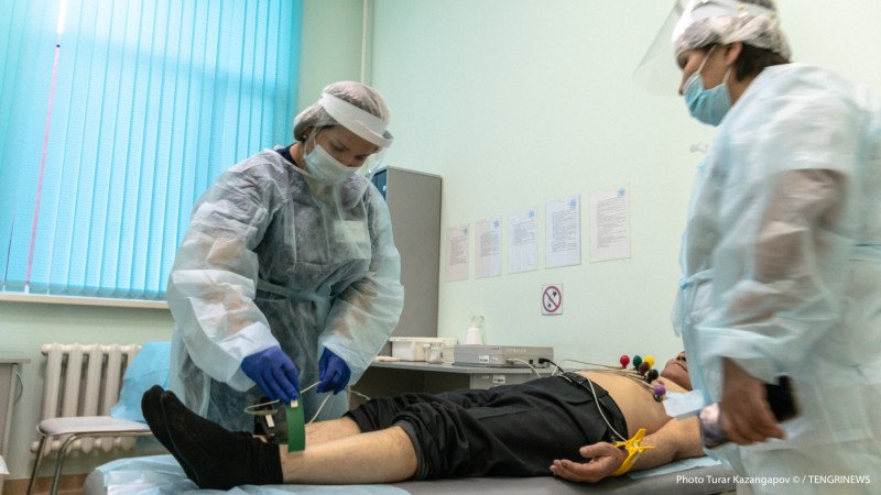 Житель Павлодарской области заразил коронавирусом семью, детей и внуков 