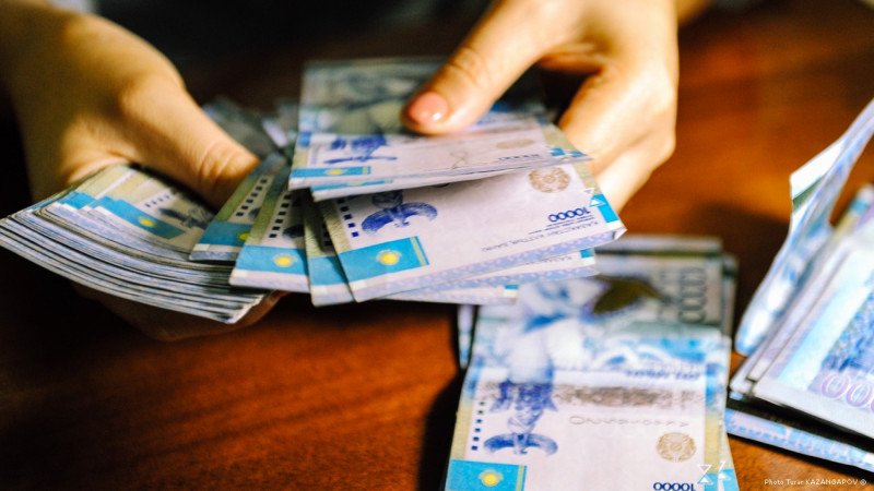 Алиментщик с зарплатой в 1,2 миллиона тенге лишился машины и квартиры в Алматы