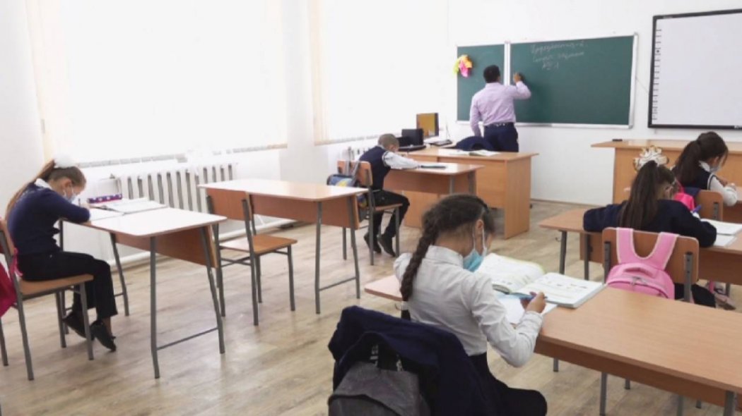 Более 240 учителей заразились коронавирусом с начала учебного года в Казахстане