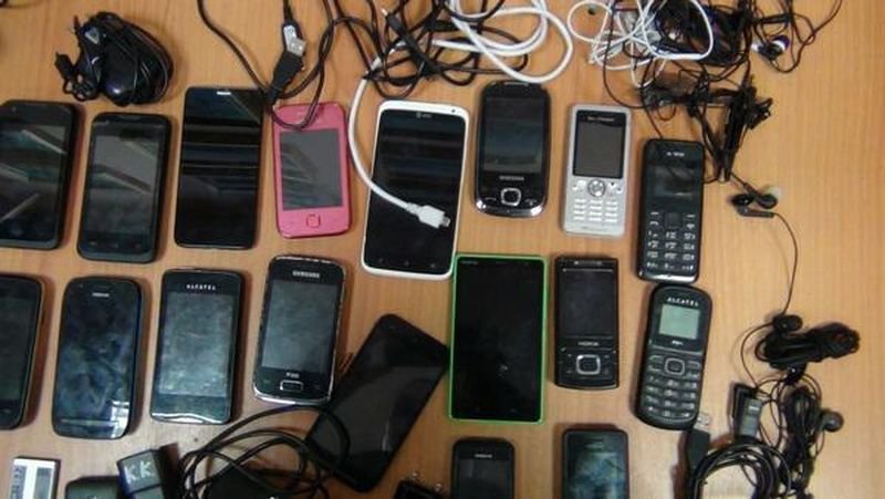 Бывшие осужденные пытались перебросить телефоны в колонию Атырау
