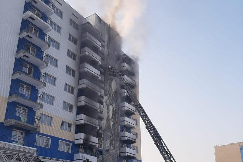 Пожар произошел в многоэтажке в Семее