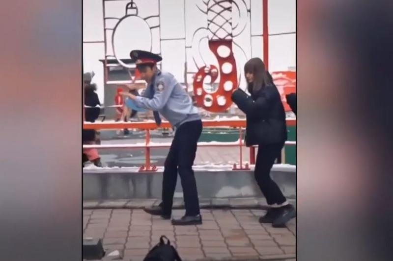 Жителя Алматы наказали за танец в полицейской форме в TikTok 