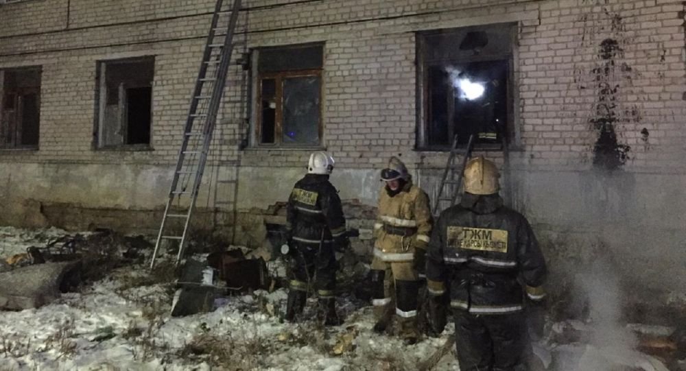 Сорок человек эвакуировали из горевшего общежития в Кокшетау 