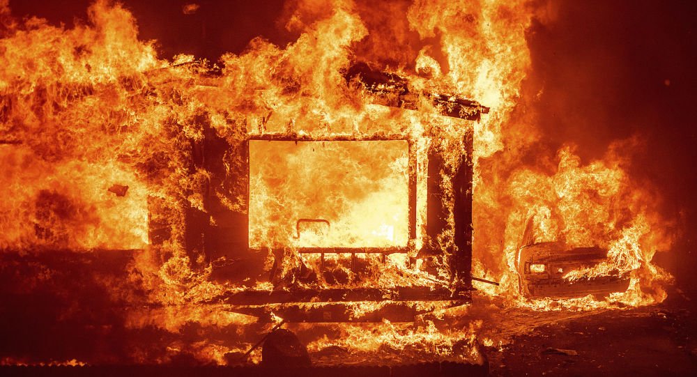 Две женщины и ребенок едва не сгорели заживо в своем доме в Атбасаре 