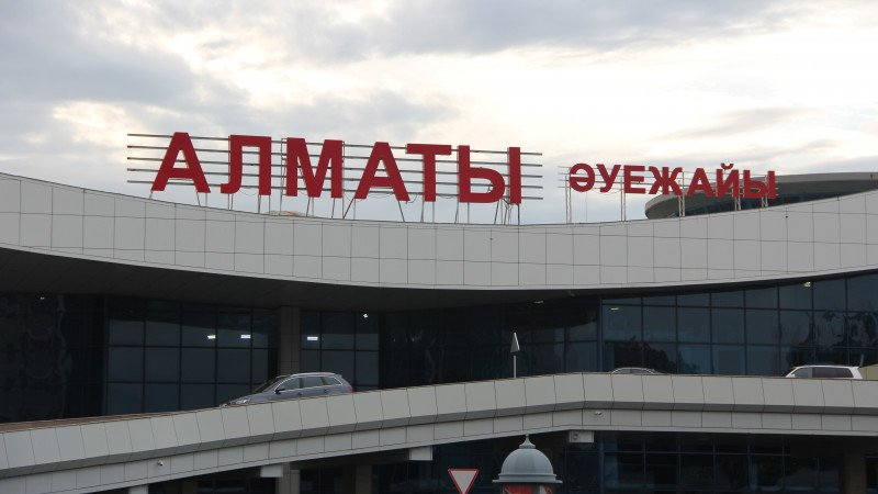 Иностранца с просроченной справкой ПЦР депортировали из аэропорта Алматы