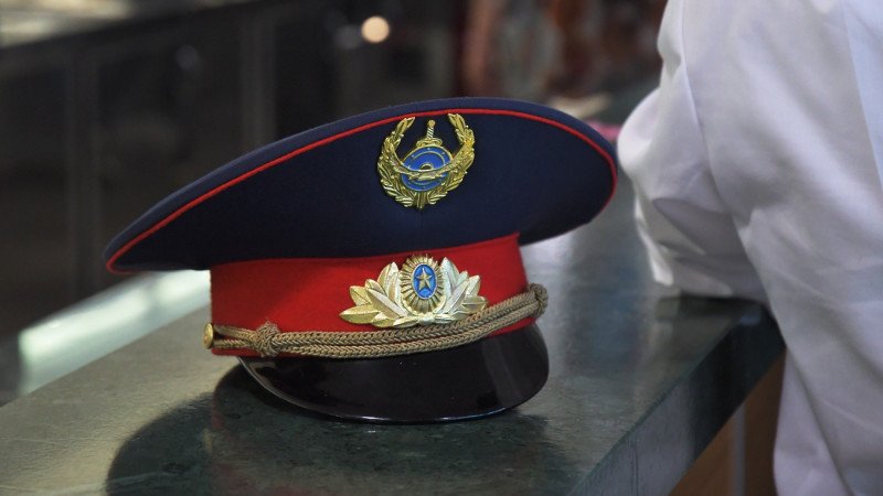 На 4 года осудили экс-полицейского за мошенничество в Караганде