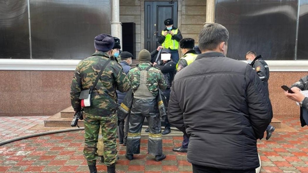 37-летний мужчина облился бензином и пытался поджечь себя в Алматы 