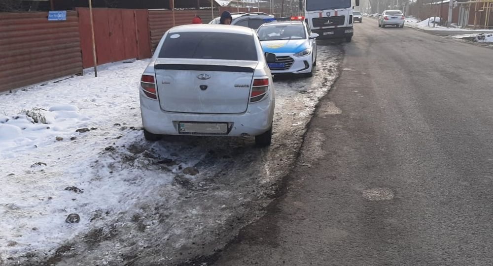 Водитель на угнанном авто сбил ребенка в Алматы 
