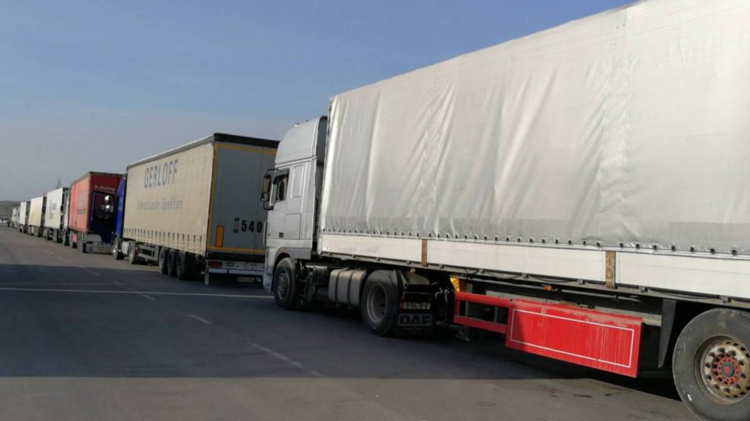1200 грузовиков застряли на казахстанско-китайской границе 
