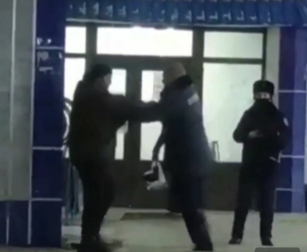 Пьяный житель Петропавловска напал на полицейского 