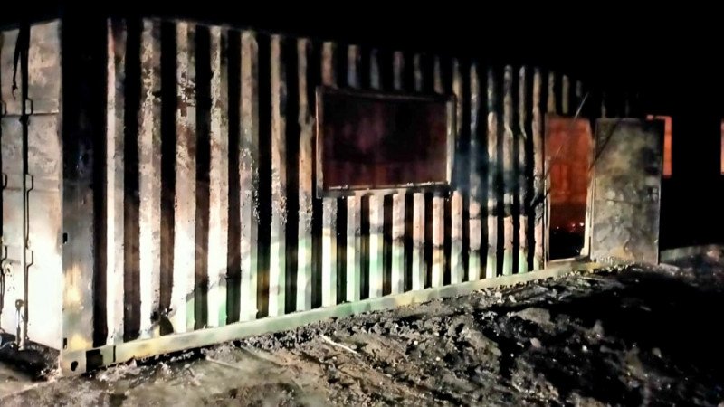 Женщина сгорела в жилом вагончике на трассе в Костанайской области