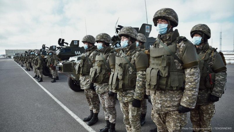 Две тысячи военнослужащих заразились коронавирусом в Казахстане
