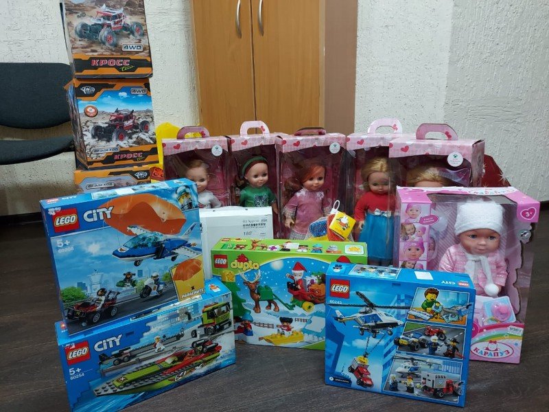 Новогодний праздник подарили нуждающимся детям в Акмолинской области