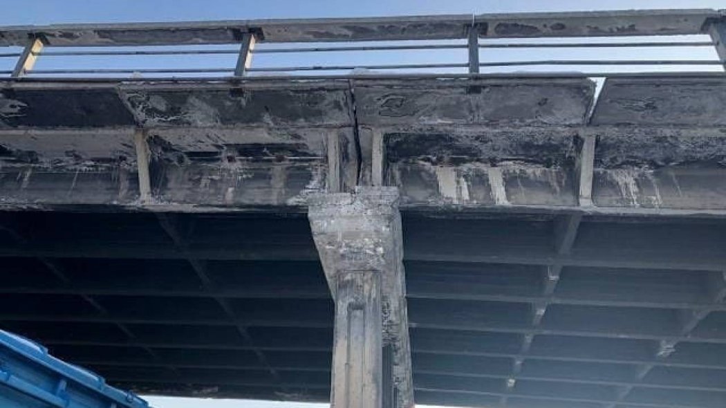 В Усть-Каменогорске из-за морозов треснул мост