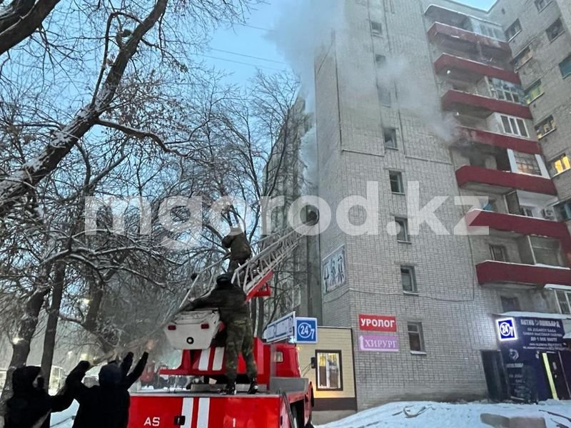 Девять человек отравились угарным газом в общежитии в Уральске