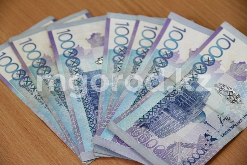 По 20 тысяч тенге заплатили казахстанцам за сообщения о незаконных банкетах 