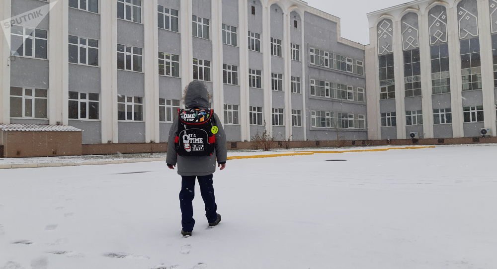 Больше 40% казахстанских школьников обучаются традиционно в третьей четверти