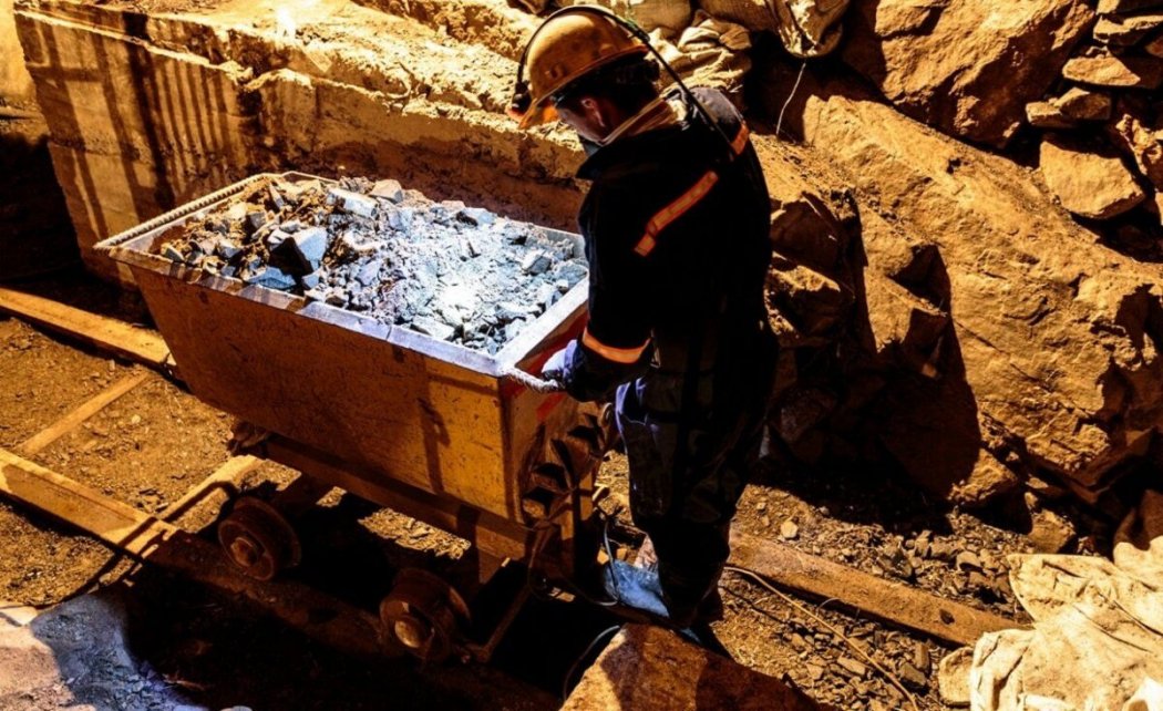Работники золотого рудника вышли на забастовку в Актюбинской области