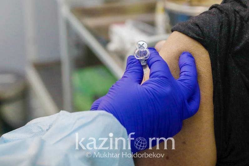Қазақстанда коронавирусқа қарсы вакцина ең алдымен кімдерге егіледі