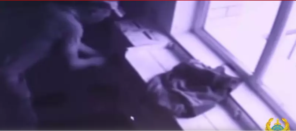 Алматыда қайырымдылық жәшігіндегі ақшаны ұрлаған ер адам видеоға түсіп қалды