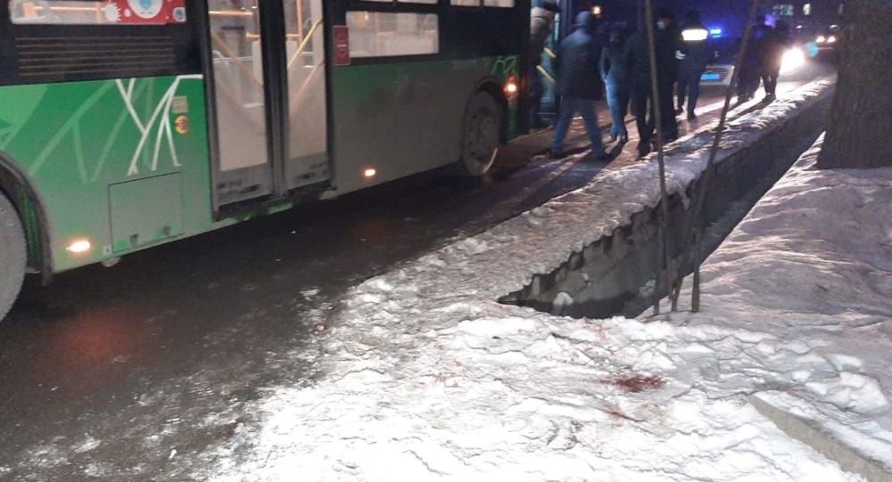 Мужчина скончался после столкновения с автобусом в Алматы