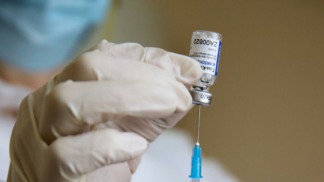 Более 140 медиков привились в первый день вакцинации от КВИ в Нур-Султане