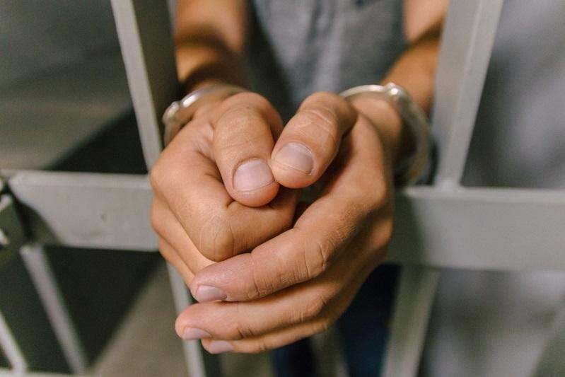 К 10 годам тюрьмы приговорили курьера-закладчика синтетических наркотиков в ВКО