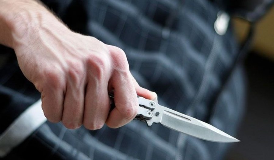 Полицейского ранили ножом в шею в Усть-Каменогорске