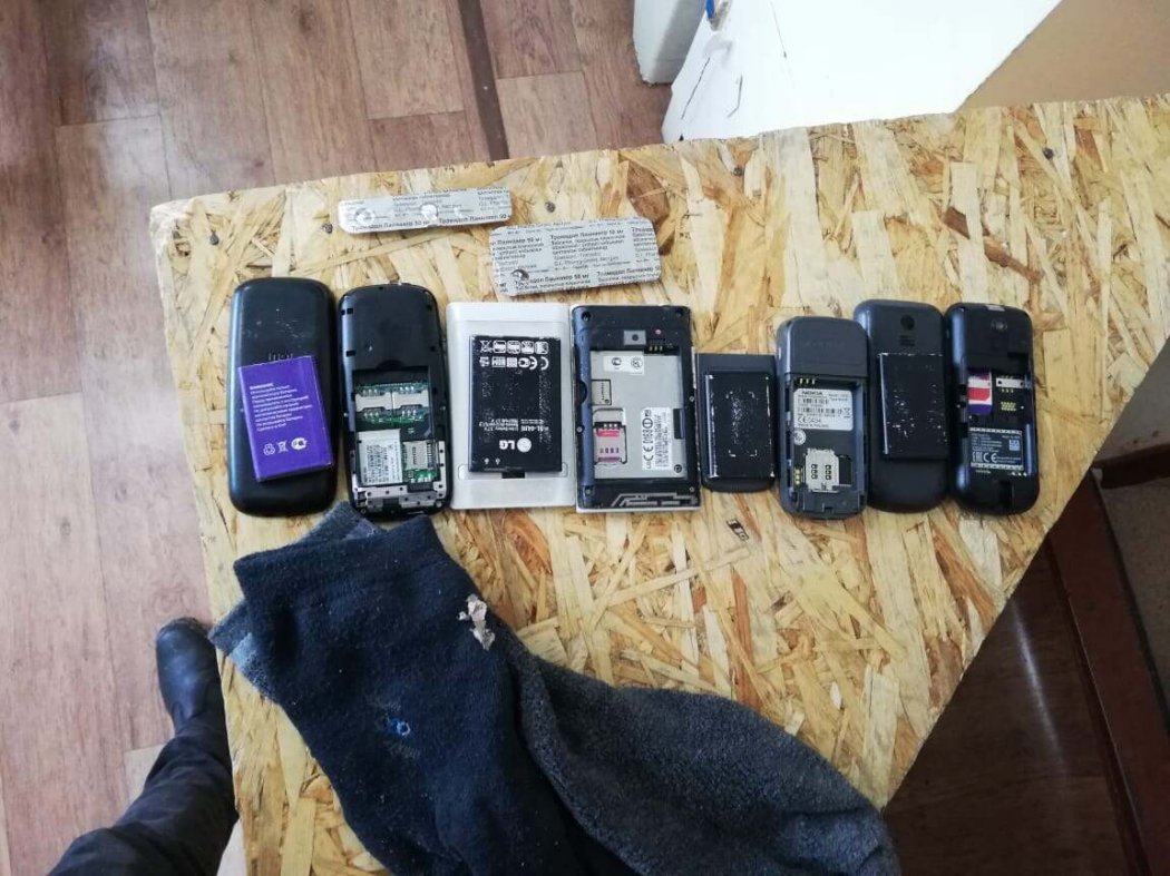 В Алматинской области мужчина пытался перебросить телефоны в женскую колонию