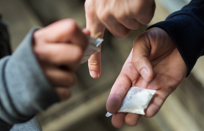 Наркотики на 12 млн тенге изъяли у двух мужчин в Усть-Каменогорске
