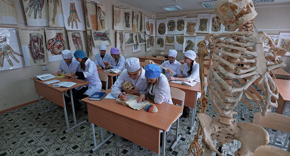 К.Токаев предложил поднять стипендии студентам-медикам