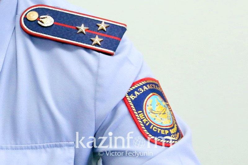 БҚО-да полиция қызметкерлері келіншекті автокөлікте босандырып алды