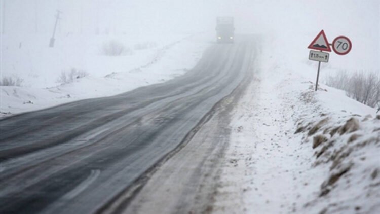 Трассы закрыли из-за непогоды в двух регионах Казахстана