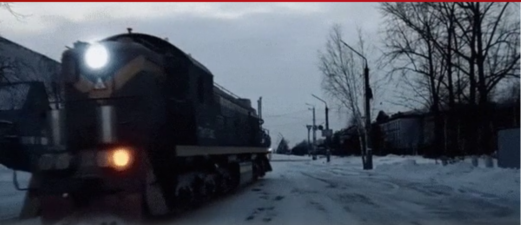 Петропавлда тасжол үстімен жүрген локомотив видеоға түсірілді