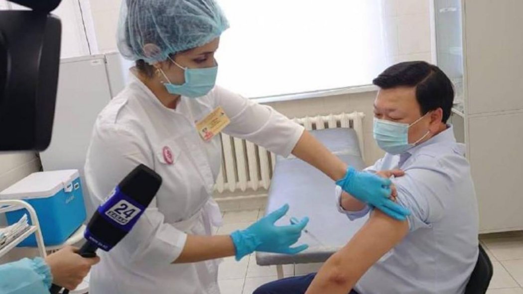 Алексей Цой рассказал о своем самочувствии после получения казахстанской вакцины.