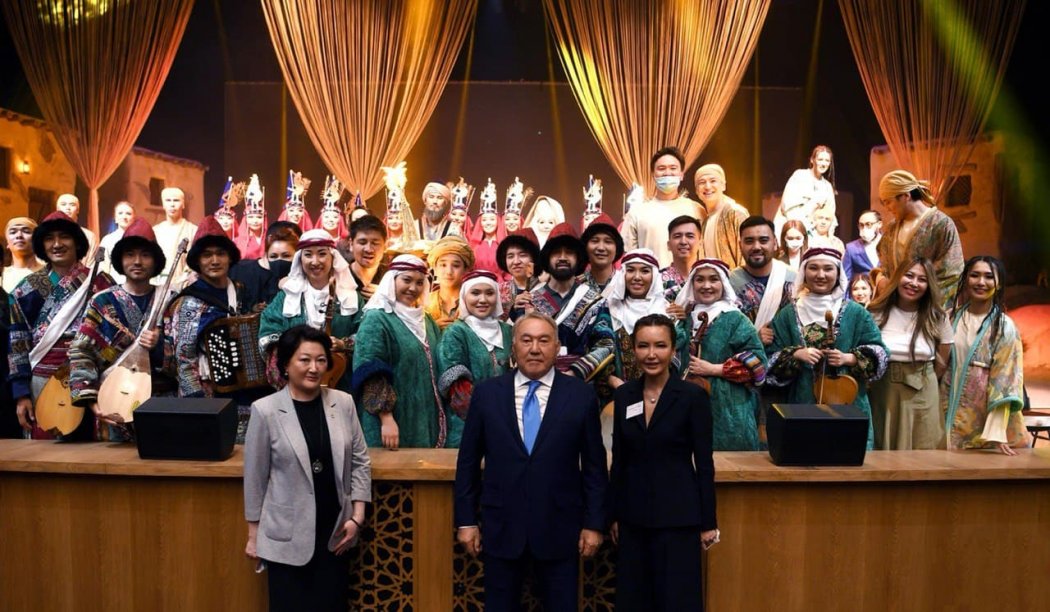 Нурсултан Назарбаев принял участие в церемонии открытия Музыкально-драматического театра