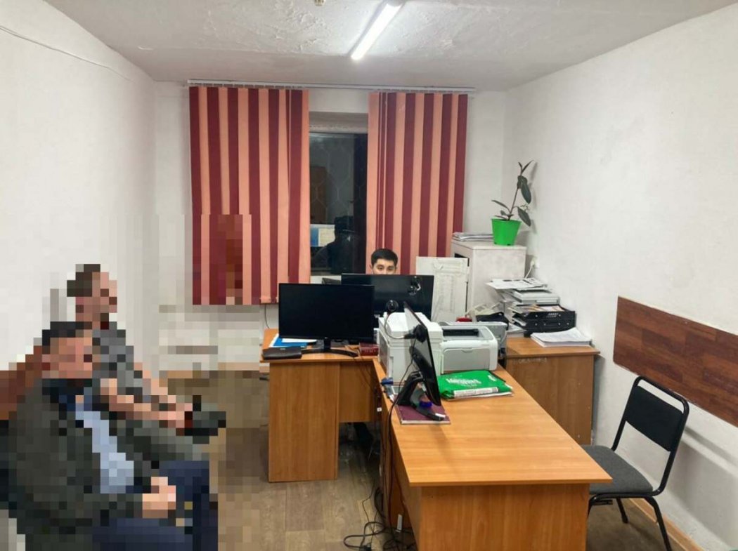 Кызылординец напал на полицейских из-за эвакуации авто на штрафстоянку