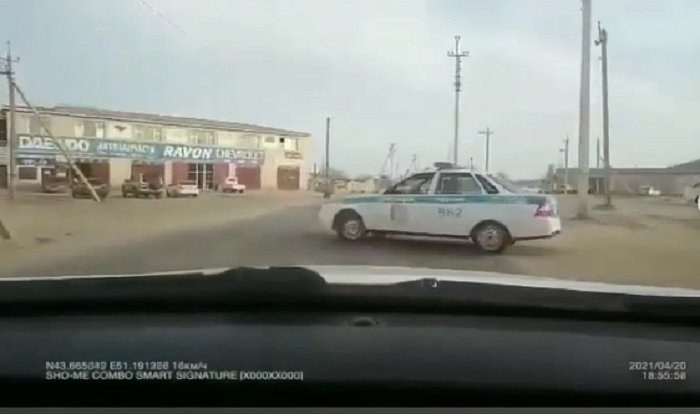 Полицейского наказали за создание аварийной ситуации в Актау