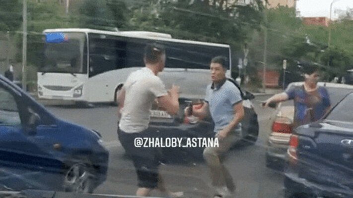 Драка водителей попала на видео в Нур-Султане