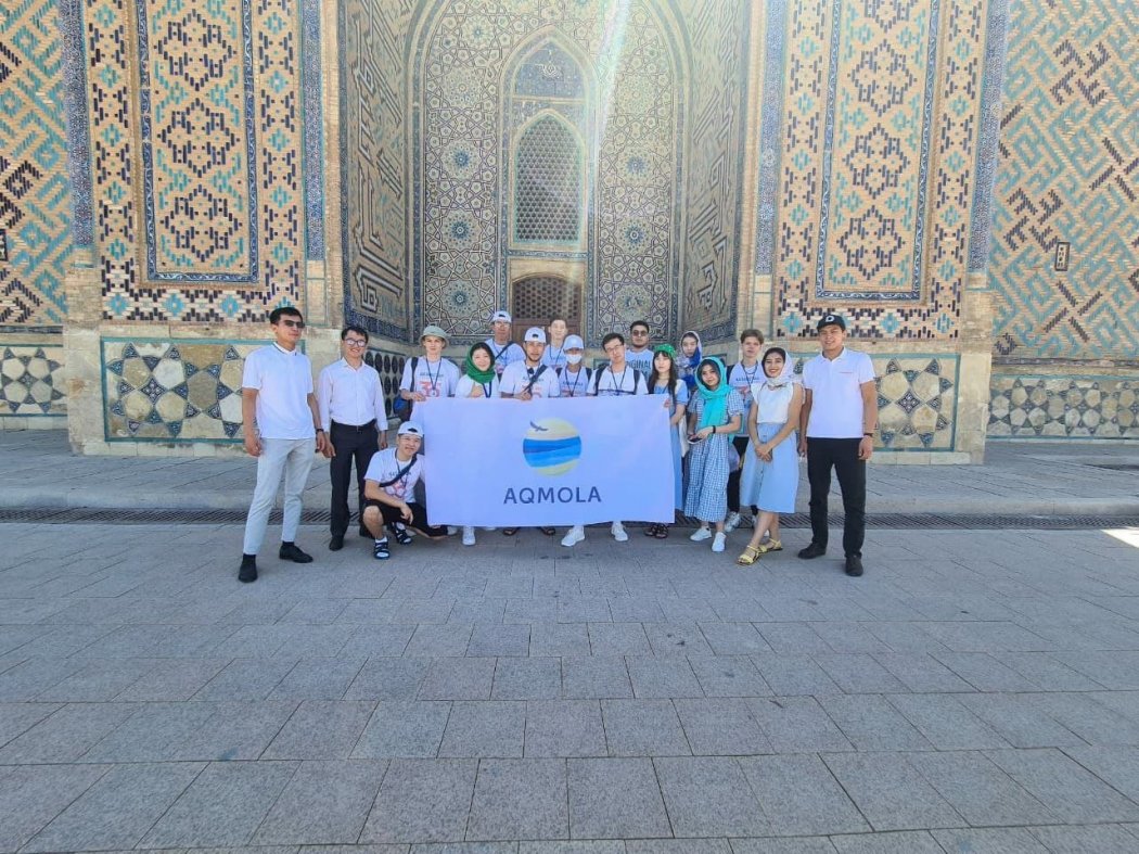 Акмолинская молодежь посещает сакральные места Туркестана 