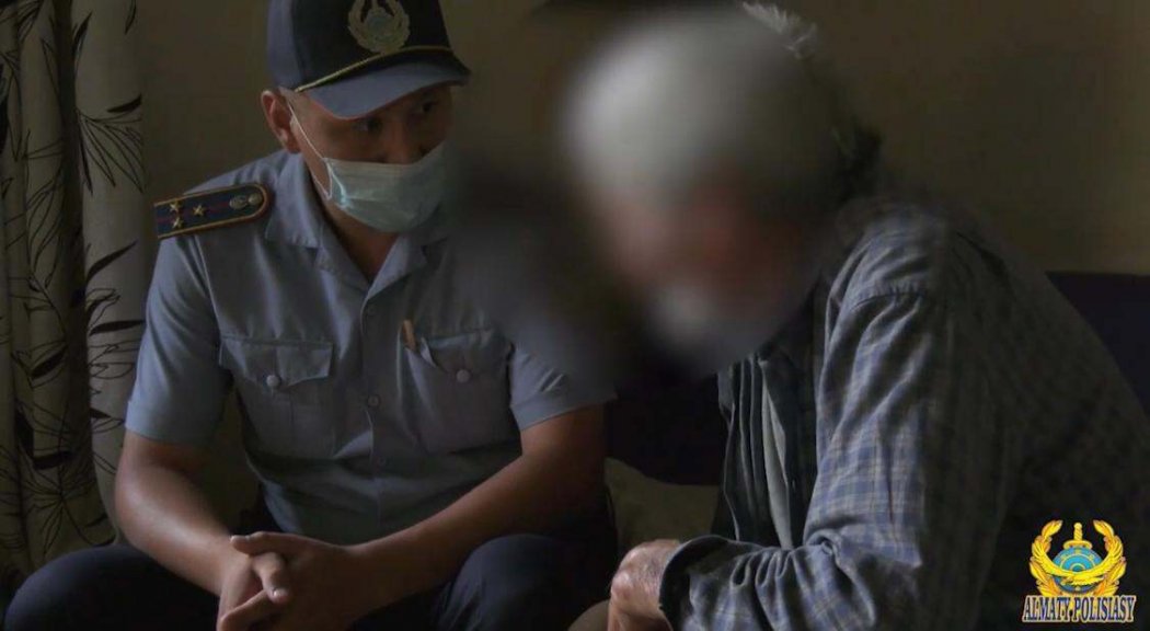 Внучка избивала пенсионеров и забирала у них деньги в Алматы