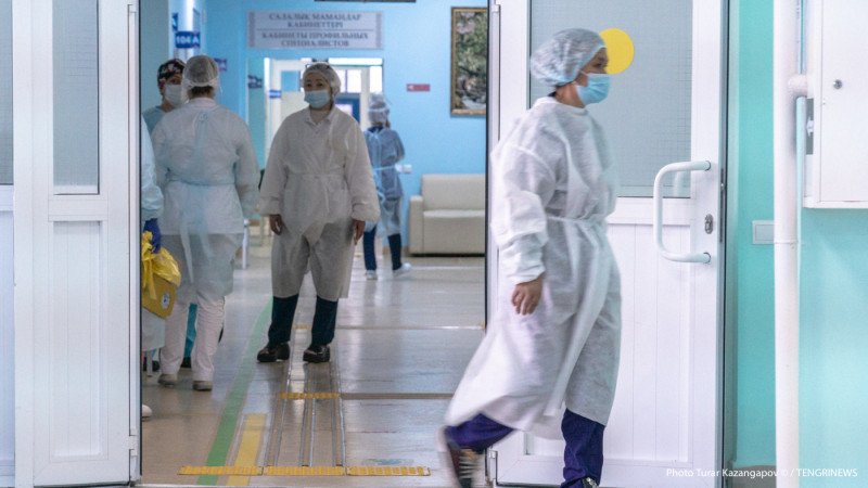 10 казахстанцев скончались от коронавируса и пневмонии за сутки