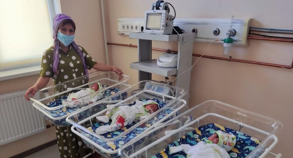 Мать шестерых детей родила тройню в Туркестане