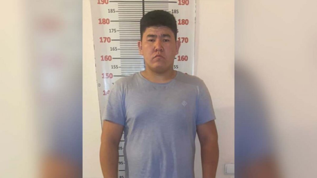 20-летний парень грабил прохожих, представляясь полицейским в Алматы