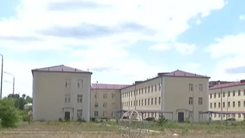 Новая школа за 1,5 млрд тенге начала разваливаться в Караганде 