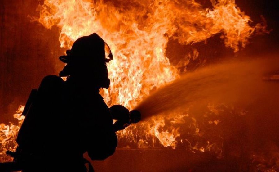 Два человека погибли в пожаре в ВКО
